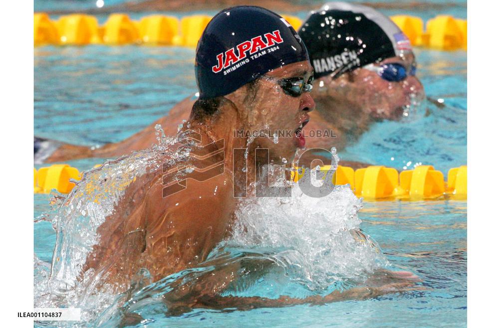 (2)Kitajima wins gold in 100m breaststroke