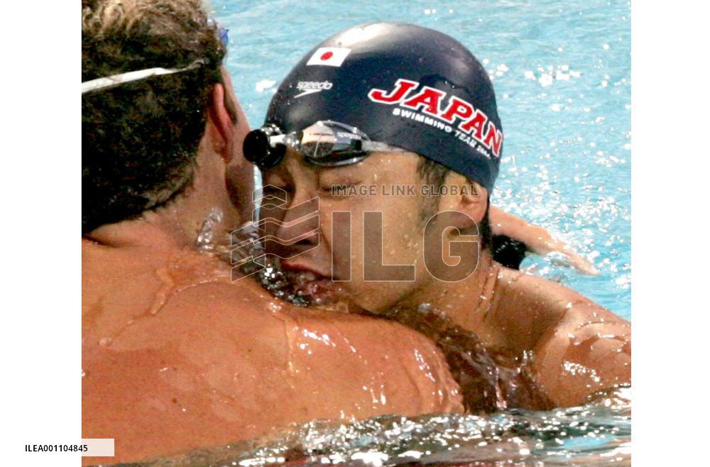 (3)Kitajima wins gold in 100m breaststroke
