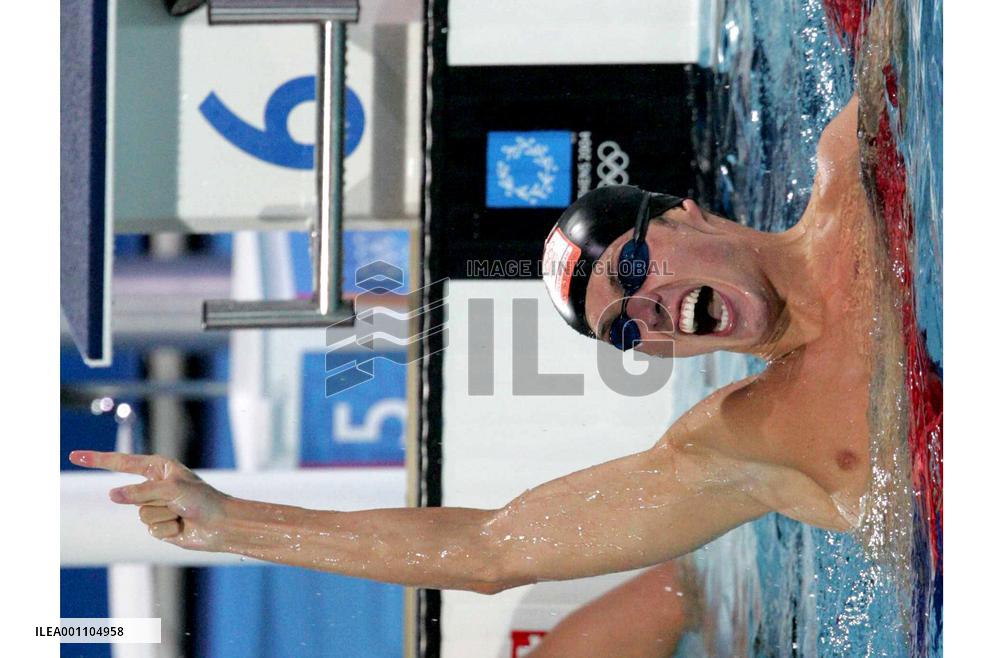 Van Den Hoogenband wins men's 100m freestyle