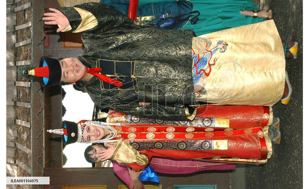 (1)Yokozuna Asashoryu holds wedding ceremony in Mongolia