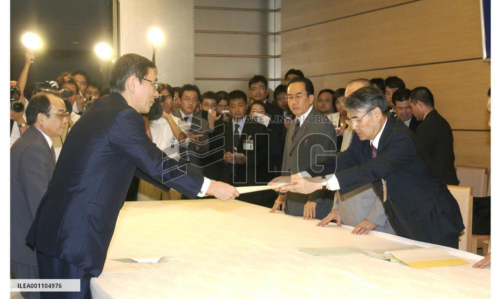 Inamine asks gov't for early relocation of Futemma base