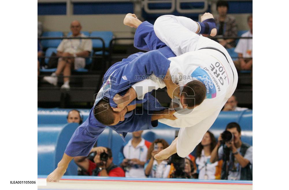 (1)Suzuki advances semifinals at Athens judo