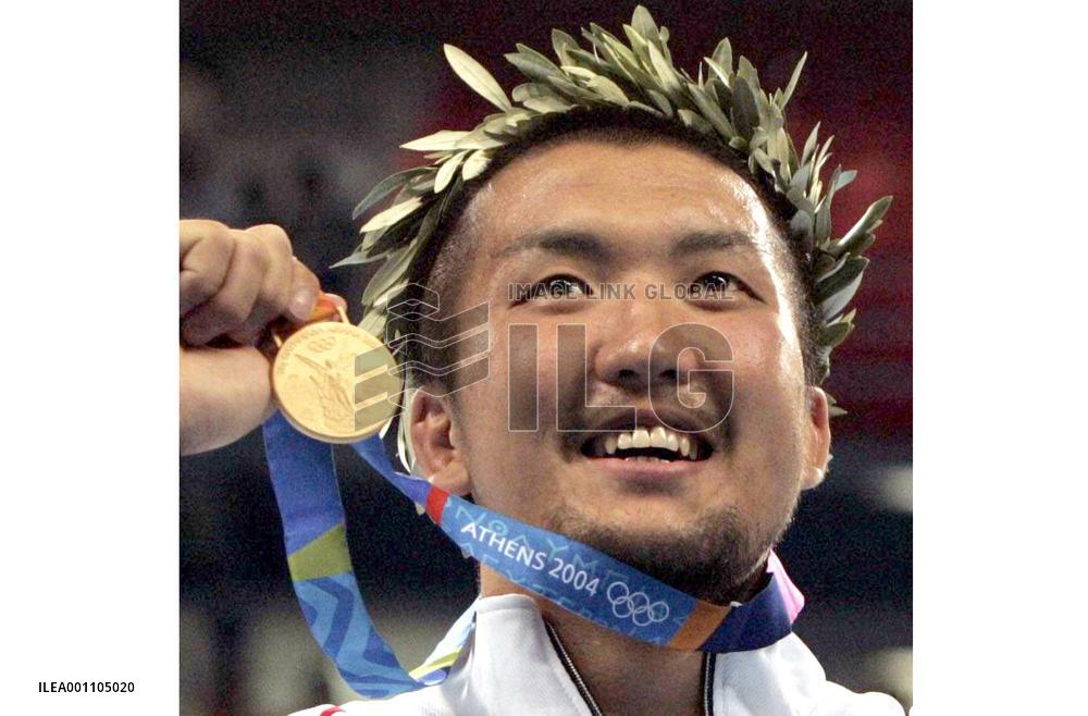 (3)Japan's Suzuki wins gold in Olympic judo