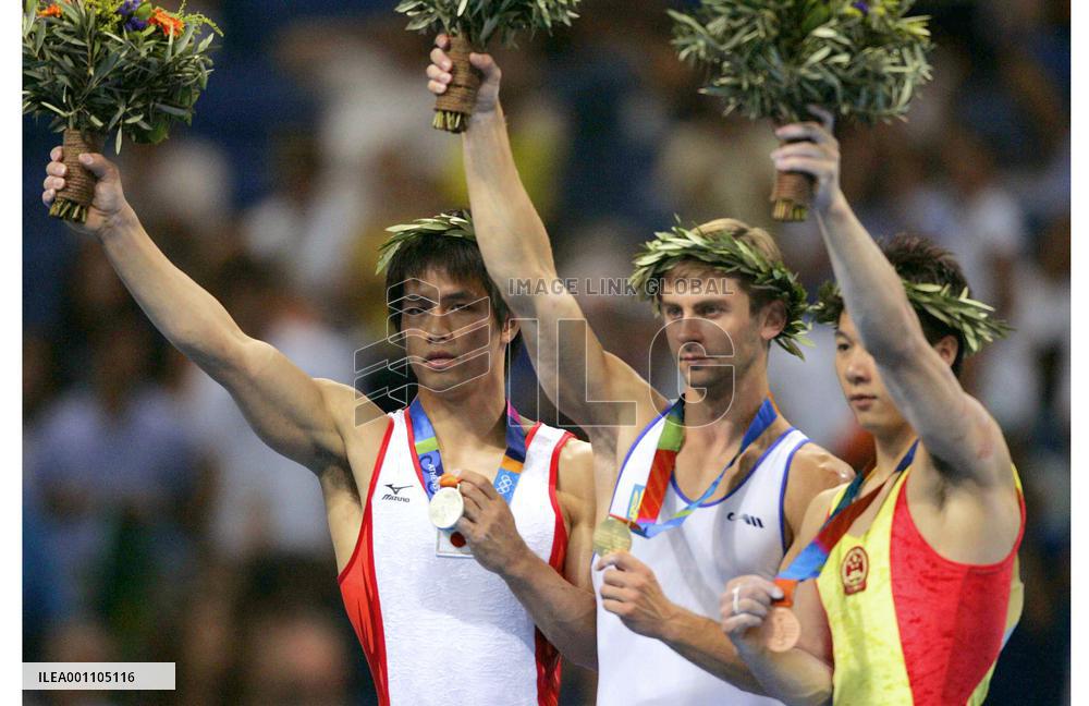 (1)Japan's Tomita takes silver in parallel bars
