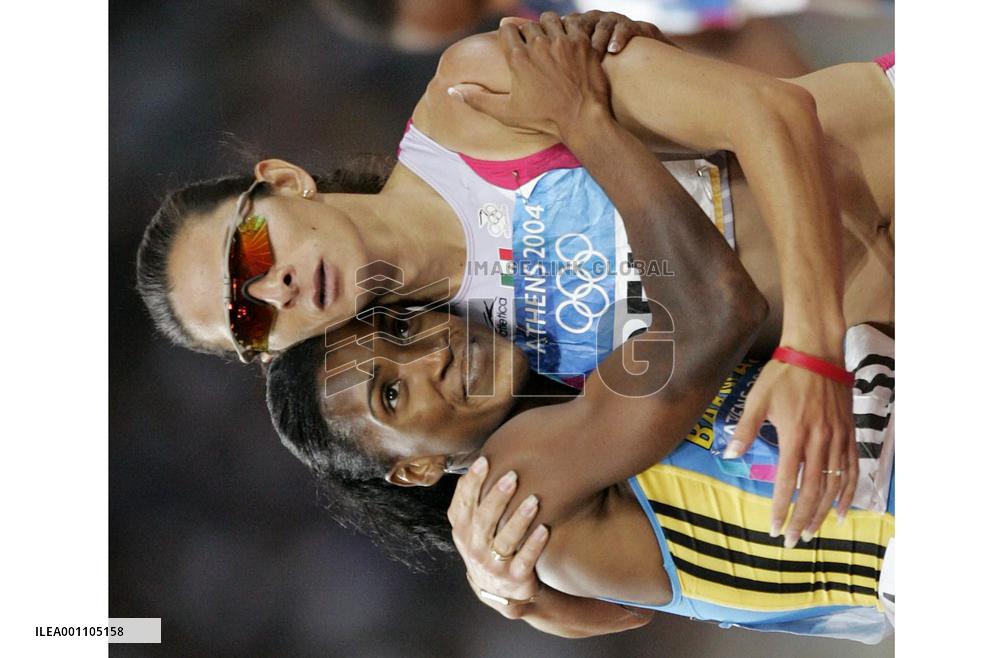 Bahamas' Williams-Darling wins women's 400-meters in Olympics