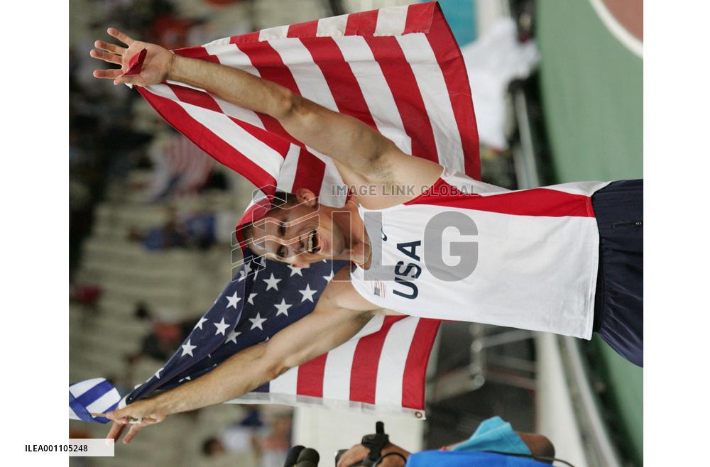 (1)Mack captures gold in men's pole vault