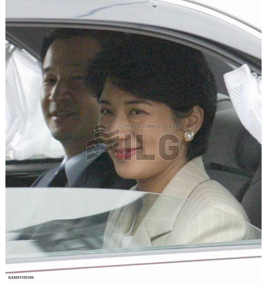 (1)Crown Princess Masako emerges from palace