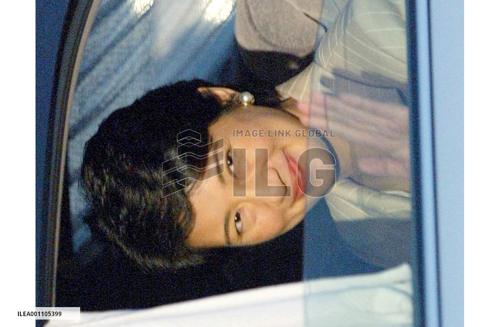 (2)Crown Princess Masako emerges from palace
