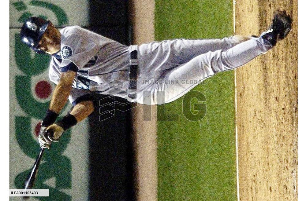 Mariners' Ichiro goes 5-for-5, 35 away from hits record