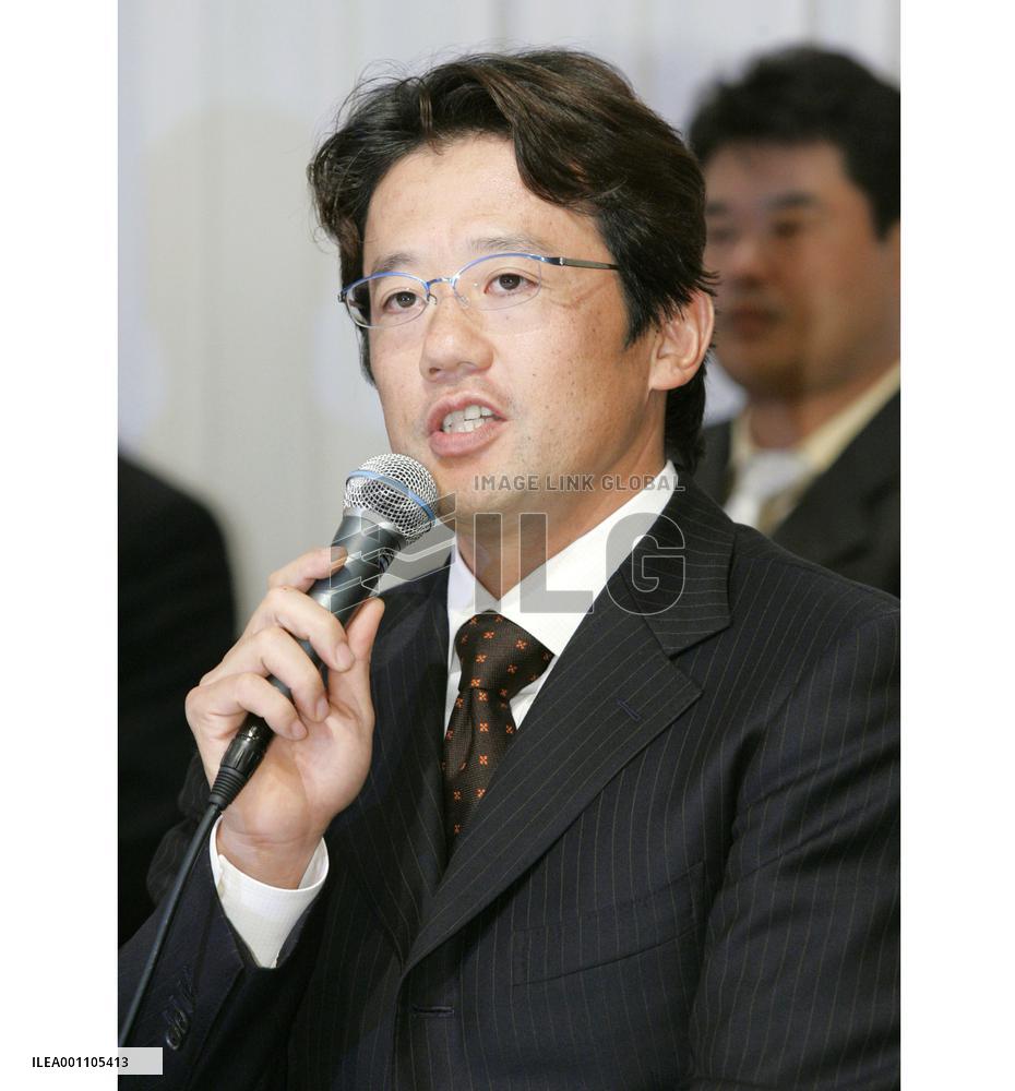 (1)Players strike looms as merger nears reality