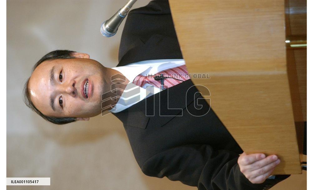 Son says gov't plan to reallocate radio frequencies unfair