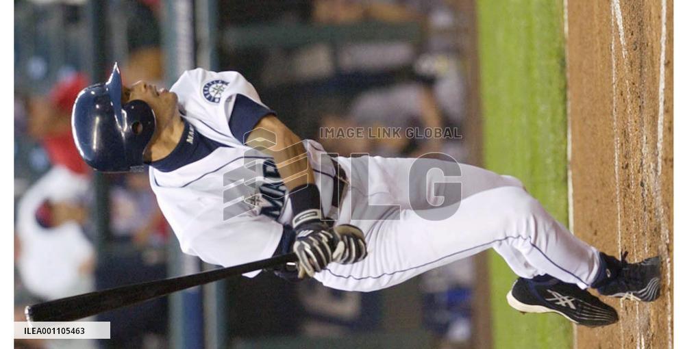 Mariners' Ichiro goes 2-for-4 against Red Sox