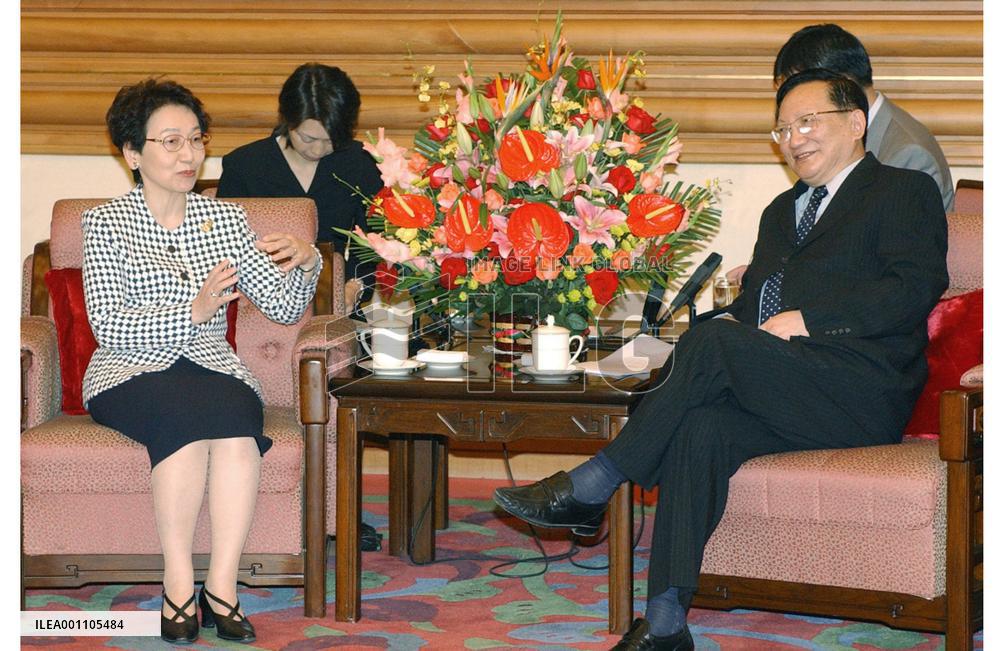 Kawaguchi meets with Chinese State Councilor Tang