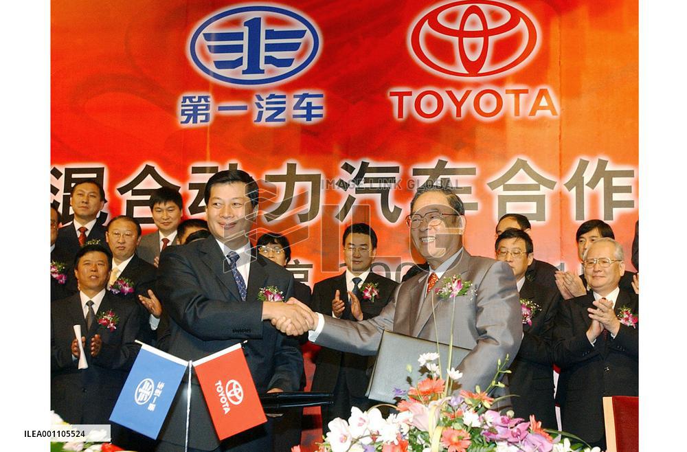 Toyota to make Prius hybrid cars in China in 2005