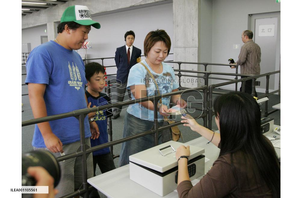 (4)1st strike by Japanese baseball players begins