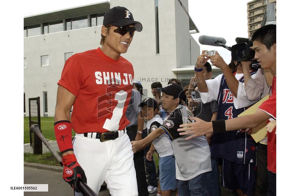 (2)1st strike by Japanese baseball players begins
