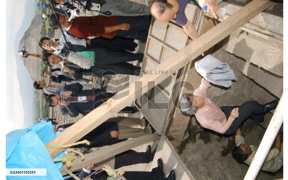 (2)Koizumi visits Mexican ruins