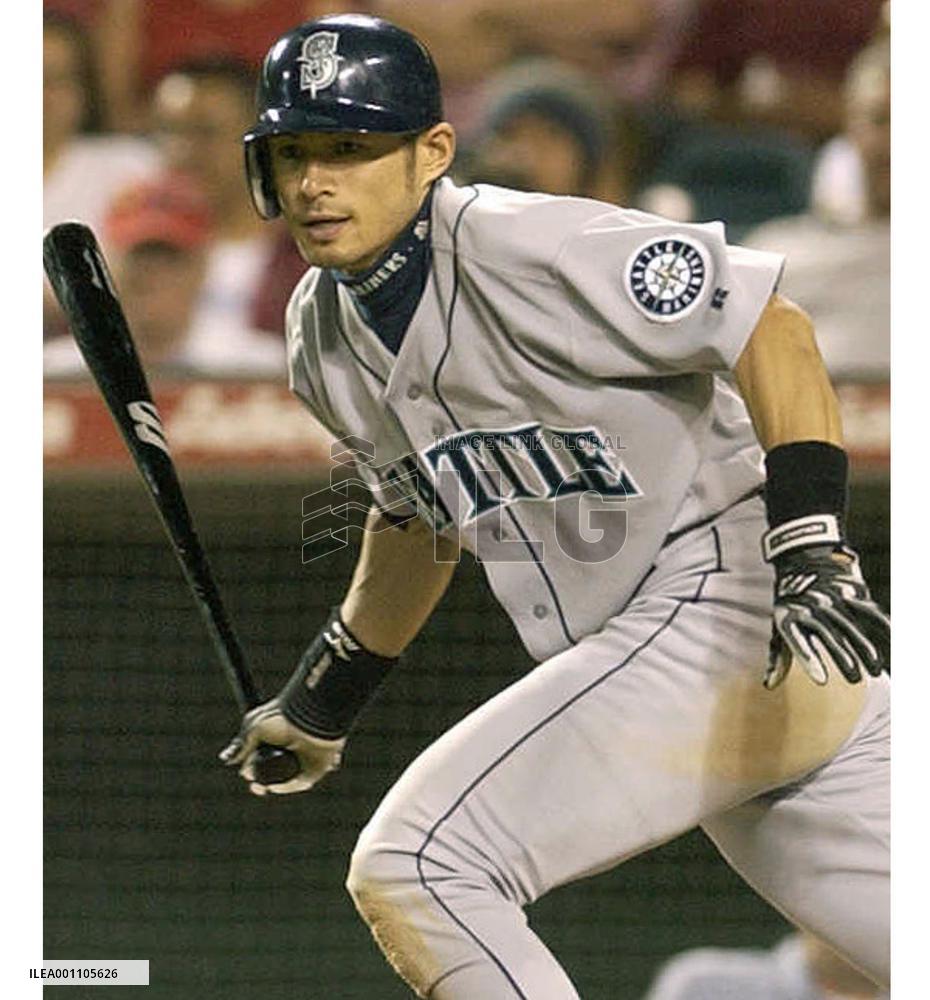 Ichiro sizzles toward Sisler, notches 5 more hits
