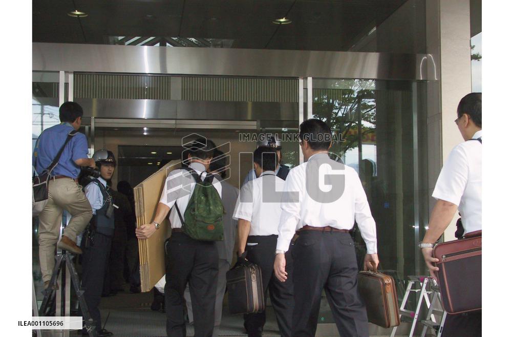 Police raid Kansai Electric office over nuke plant disaster