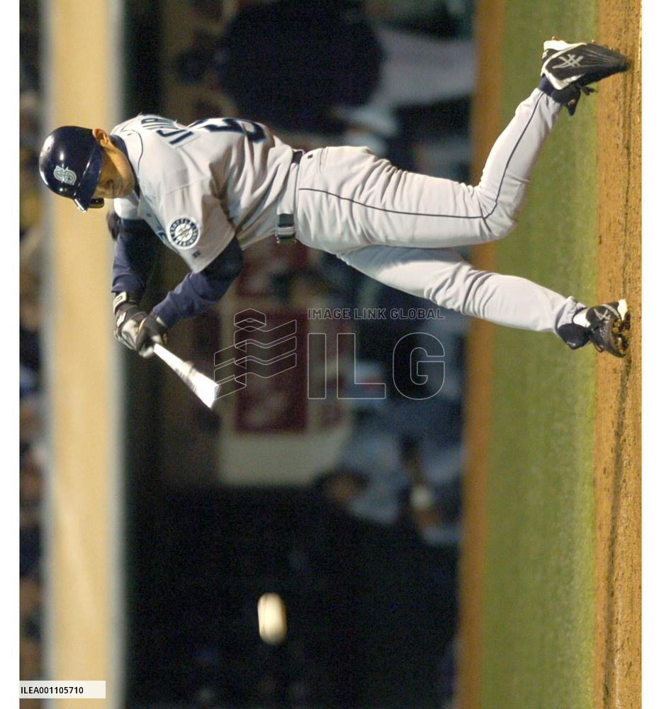 2 down, 3 to go till Ichiro ties MLB hits record