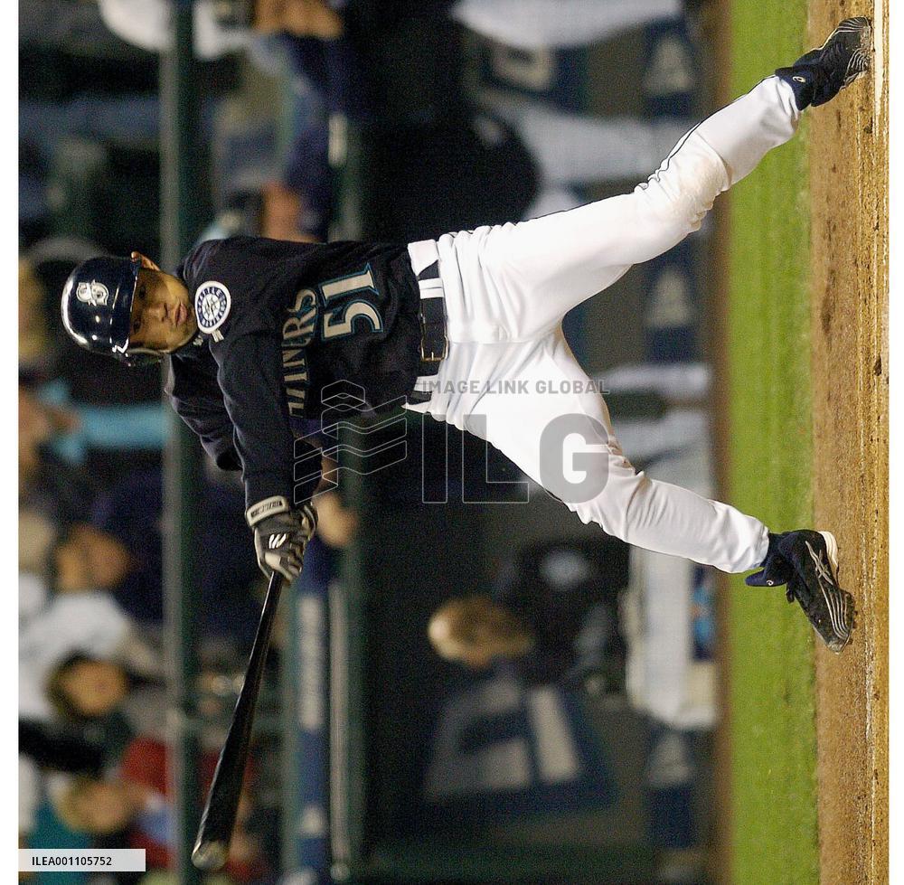 (2)Ichiro breaks MLB record for hits in a season