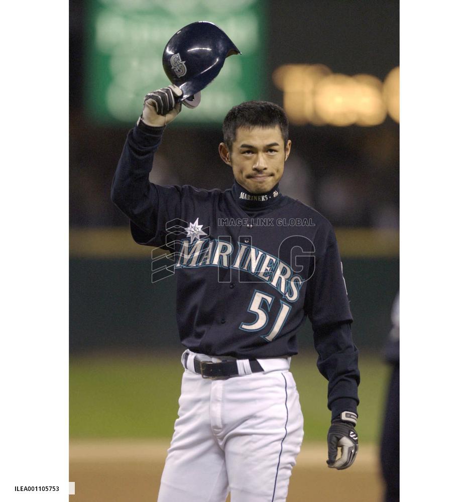 (1)Ichiro breaks MLB record for hits in a season
