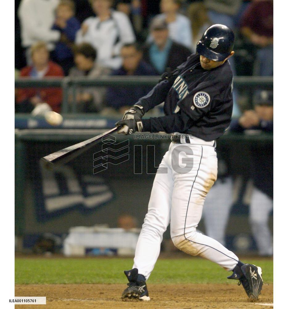 (11)Ichiro breaks MLB record for hits in a season