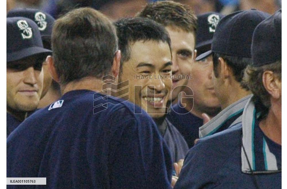 (9)Ichiro breaks MLB record for hits in a season
