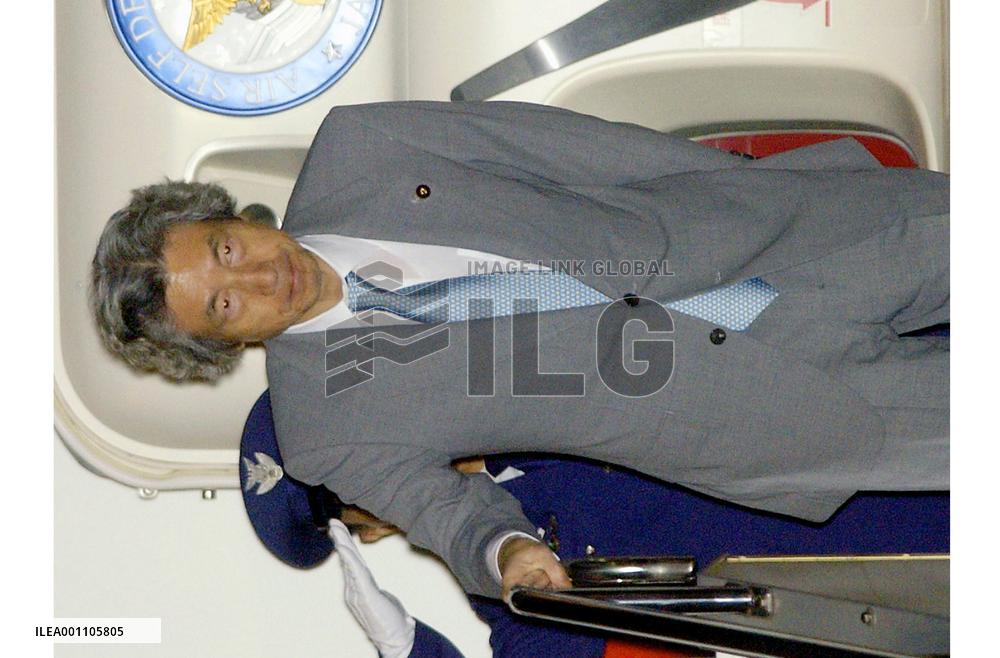 Koizumi leaves for ASEM in Hanoi