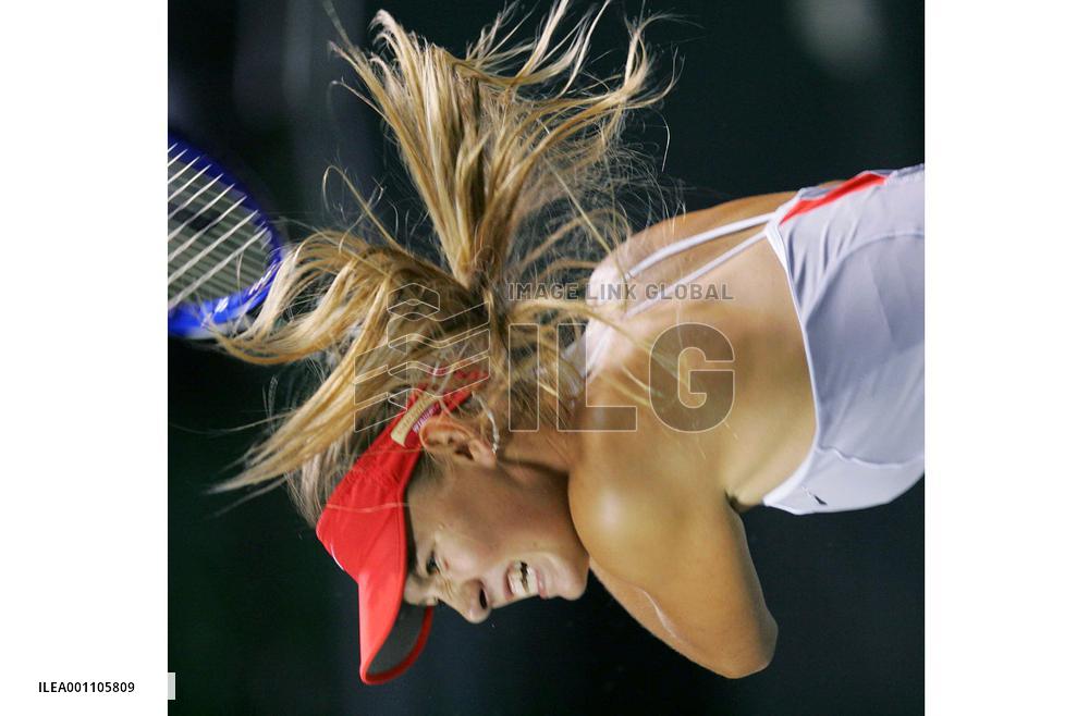 (3)Sharapova beats Stosur in 2nd round match at Japan Open