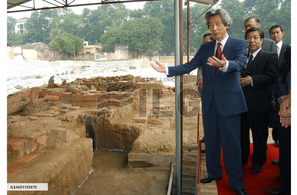 (1)Koizumi visits Hanoi's Thang Long remains