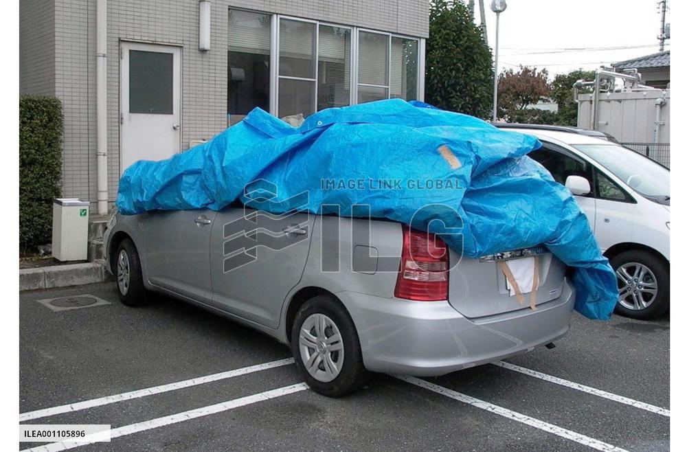 7 found dead in car at mountain parking lot