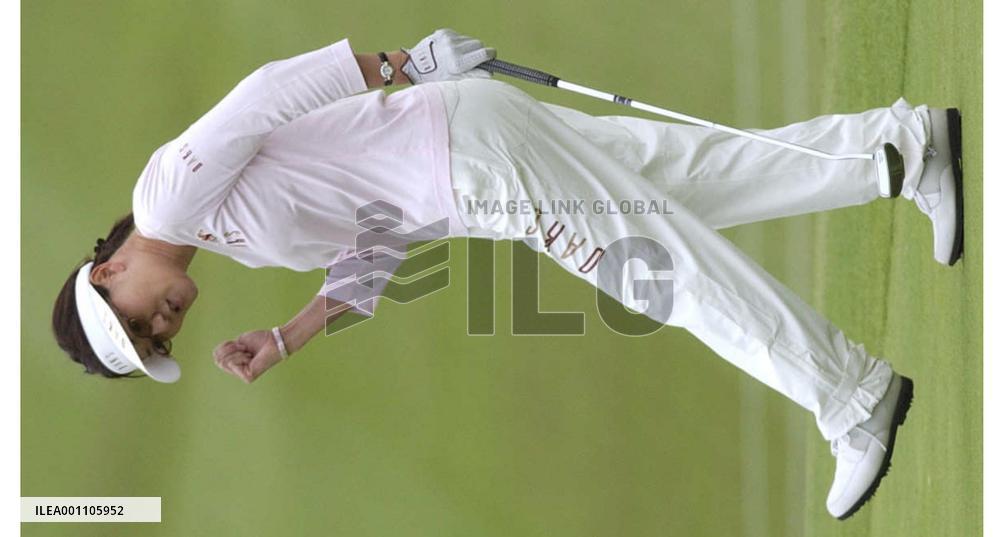 Hattori clings onto lead at Fujitsu Ladies