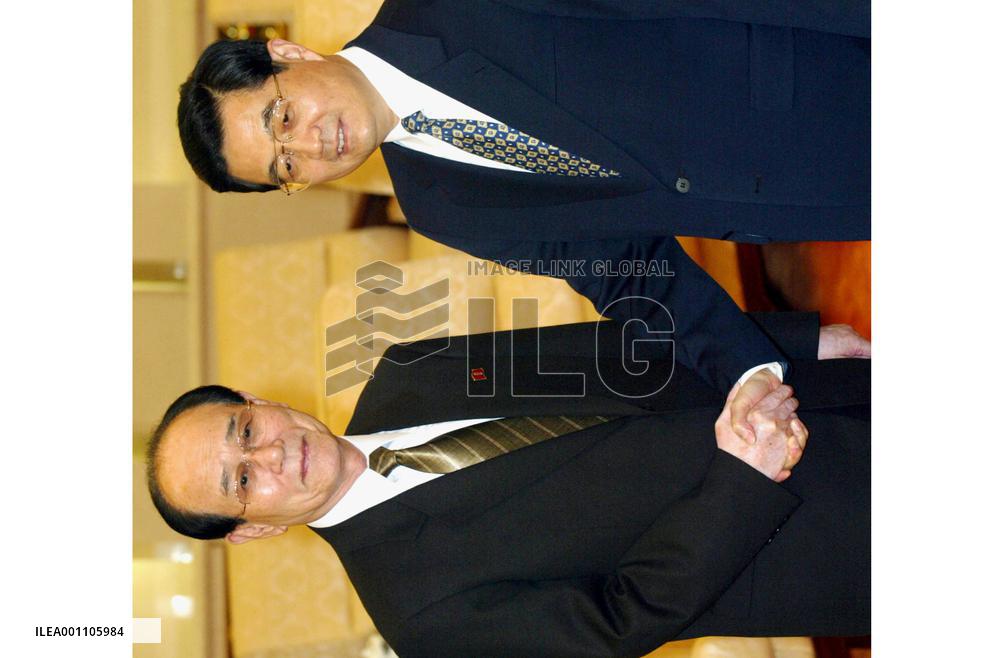 (1)N. Korea's Kim Yong Nam meets with President Hu