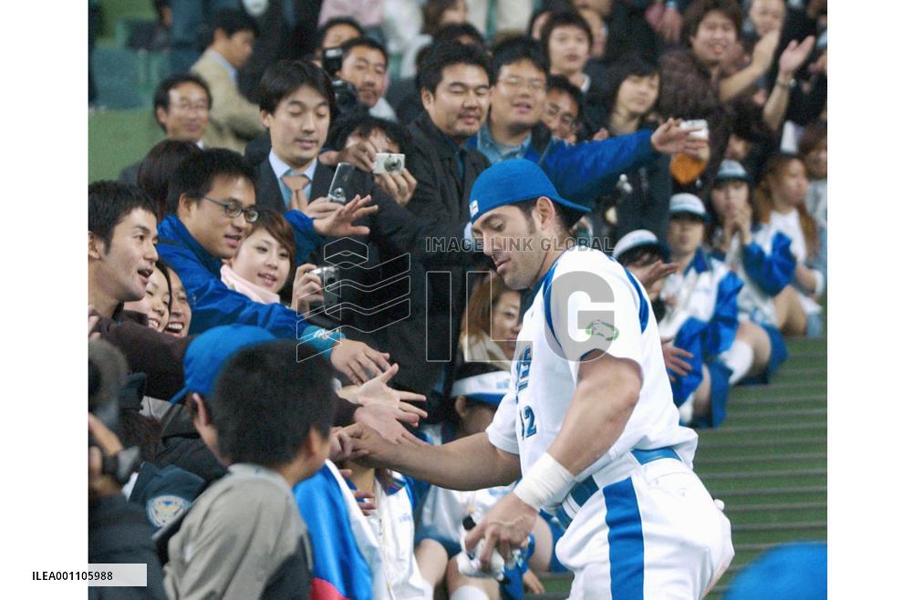 (2)Cabrera grand slam gives Seibu Japan Series lead