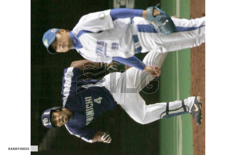 (2)Linares hits solo homer