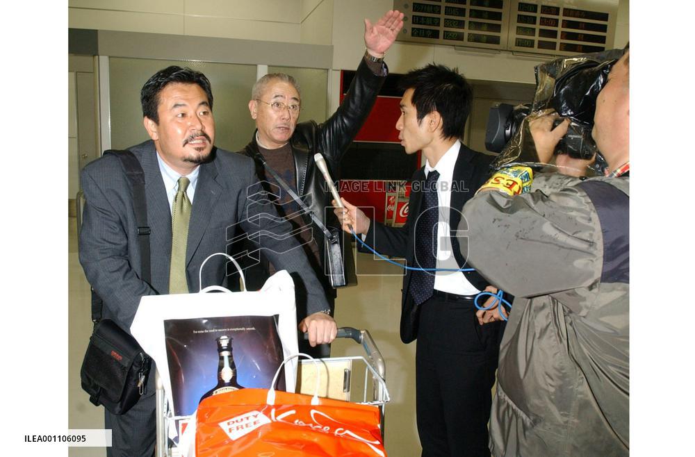 KAL jet lands safely after circling over Haneda with flap problem