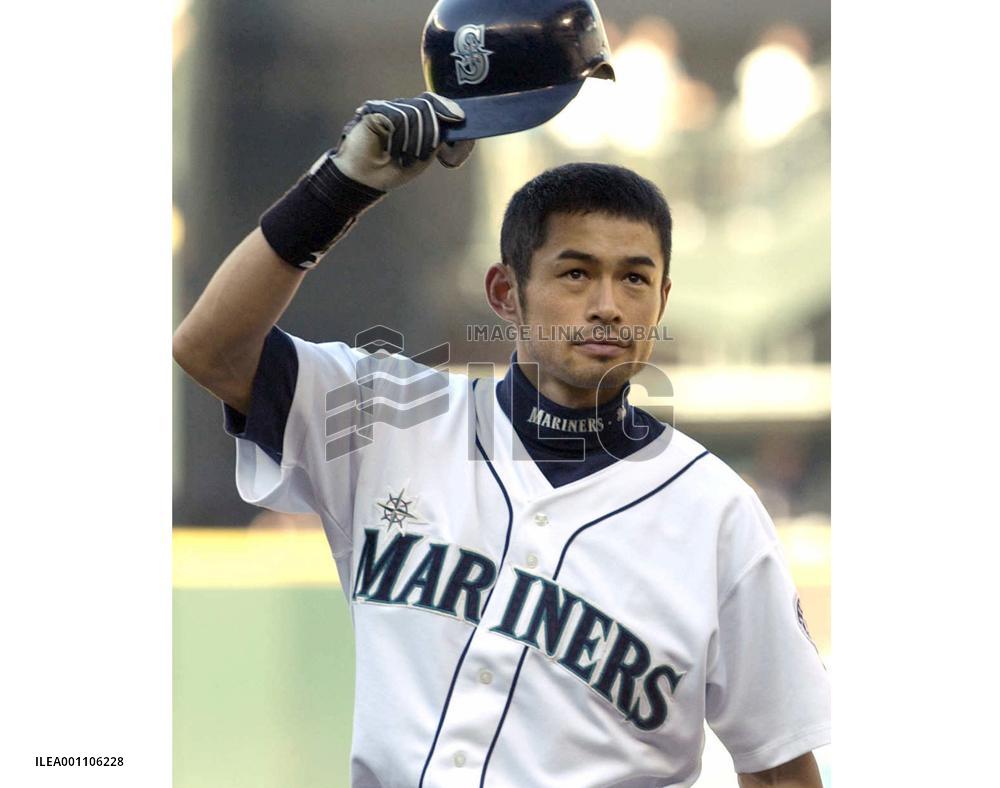 Ichiro collects 4th straight Gold Glove Award