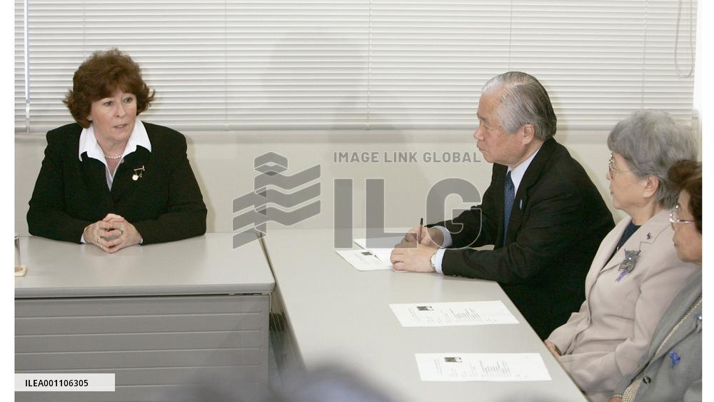U.N. human rights envoy meets with families of abductees