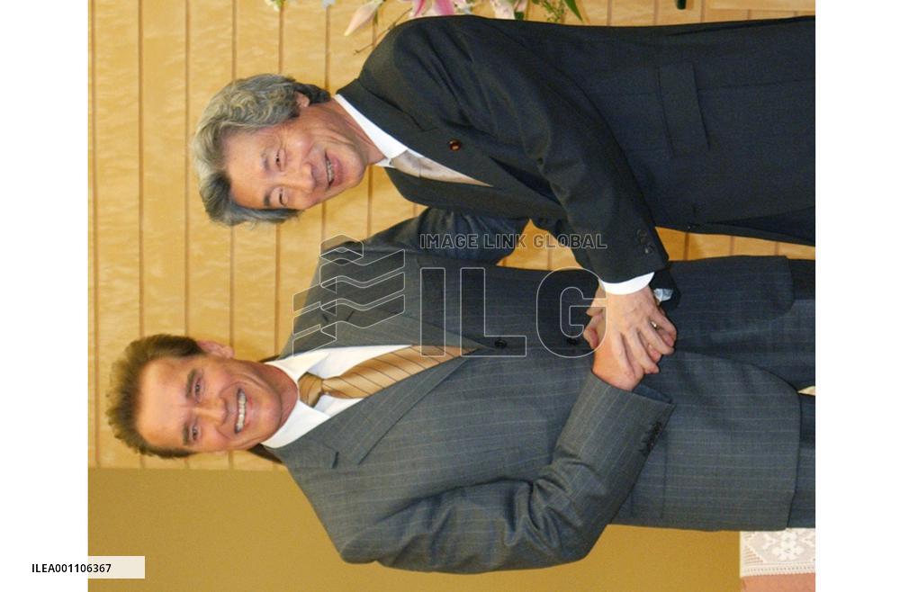 Schwarzenegger urges Japanese tourists back to California