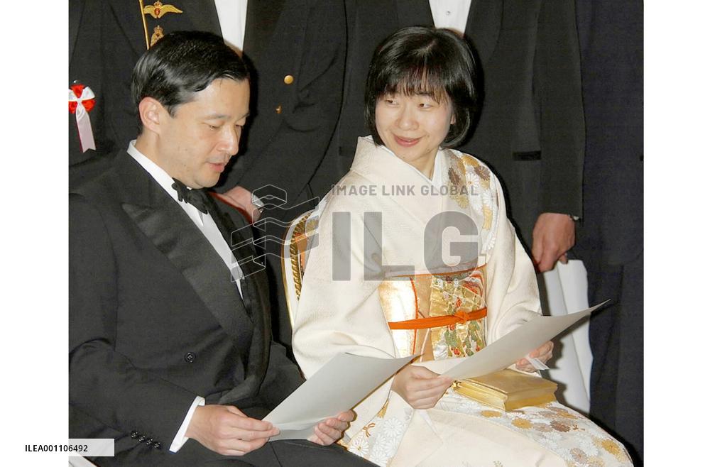 (2)Danish royal couple enjoy pantmime