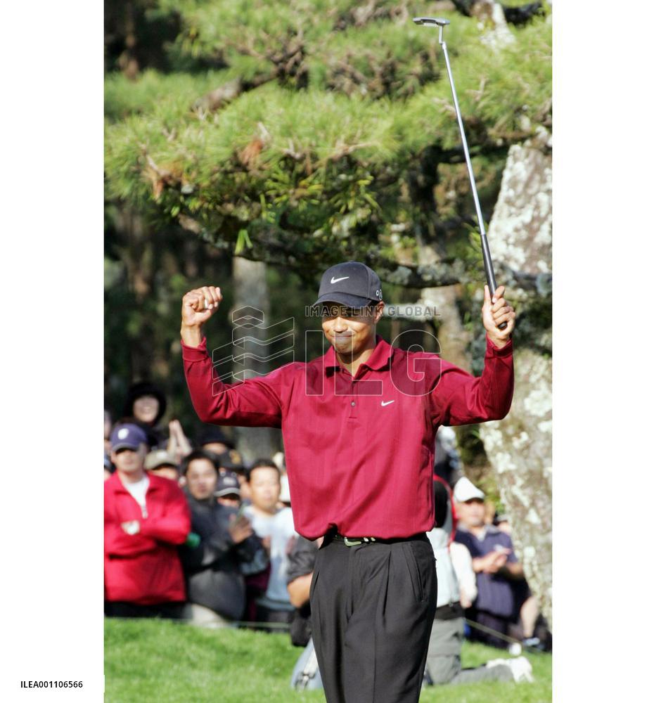 (1)Woods captures 1st title in Japan at Dunlop Phoenix