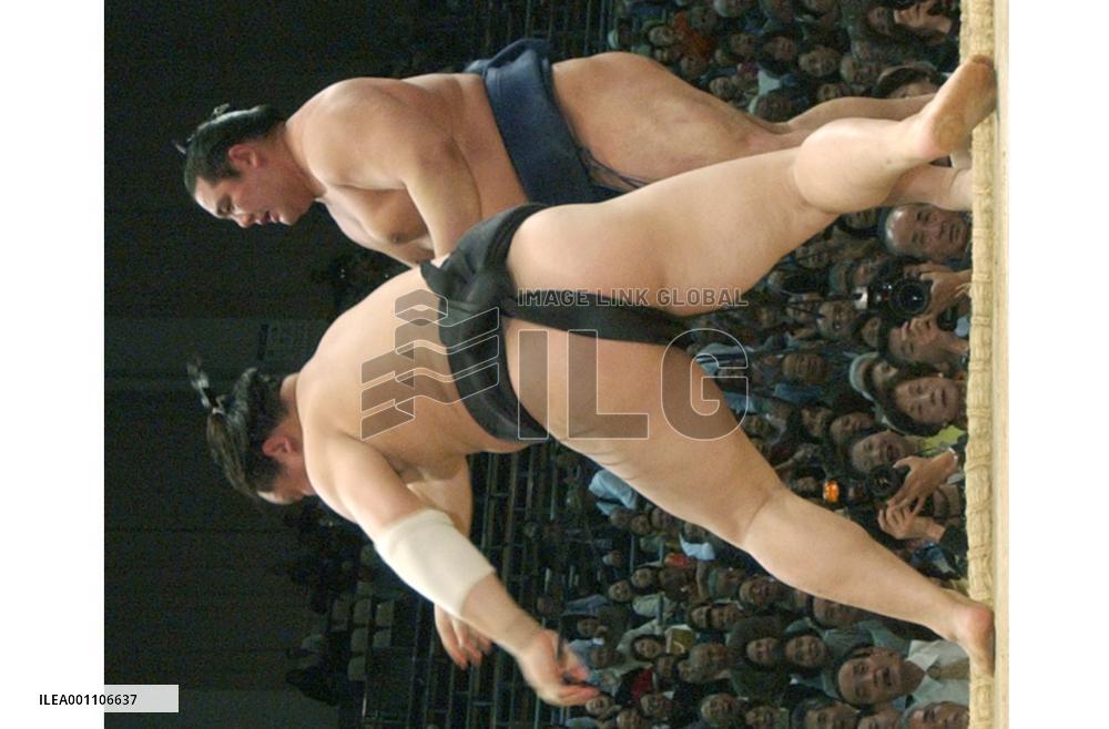 Asashoryu bounces back