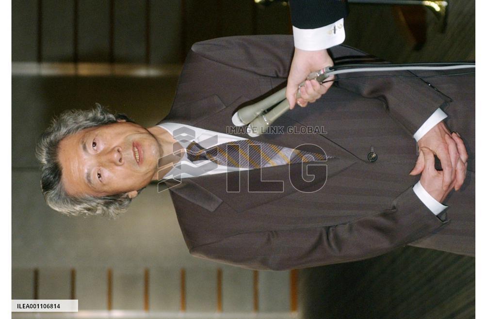 Koizumi asked about extension of SDF mission in Iraq
