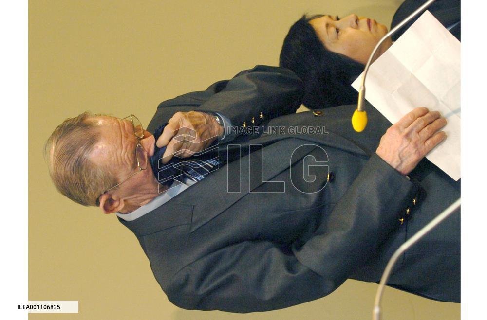 (5)Jenkins arrives in Niigata for new life with family