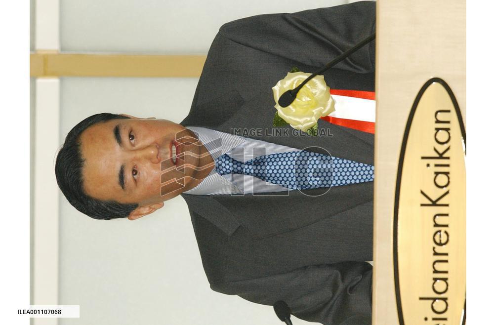 (2)China demands Japan cancel visa for Taiwan's Lee
