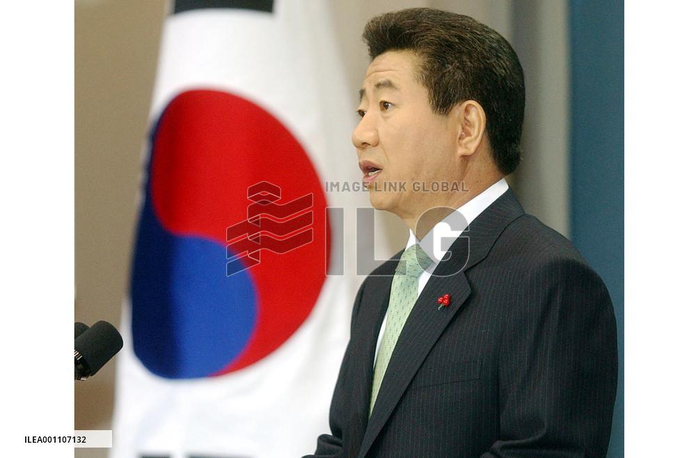 (1)Roh says S. Korea ready to welcome Emperor Akihito's visit