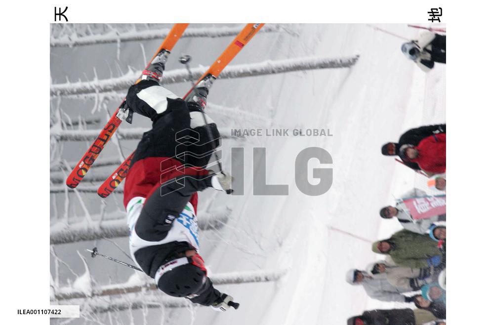 (1)Japan's Ueno places 3rd at World Cup men's moguls