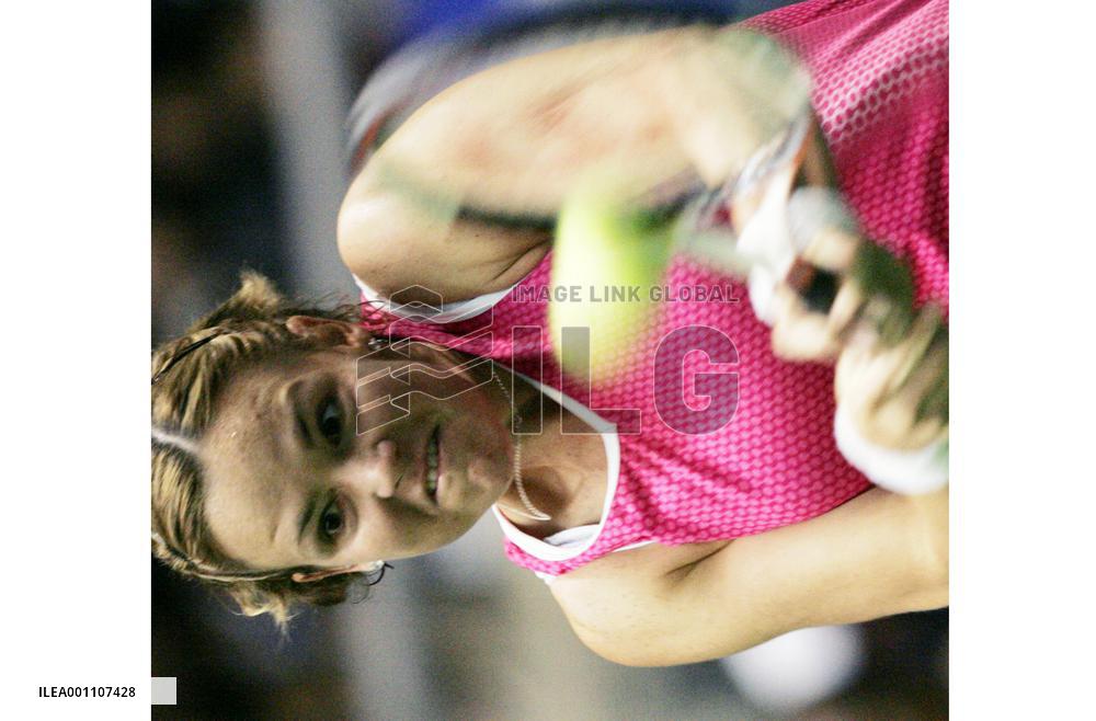 Davenport, Sharapova to clash in Pan Pacific final