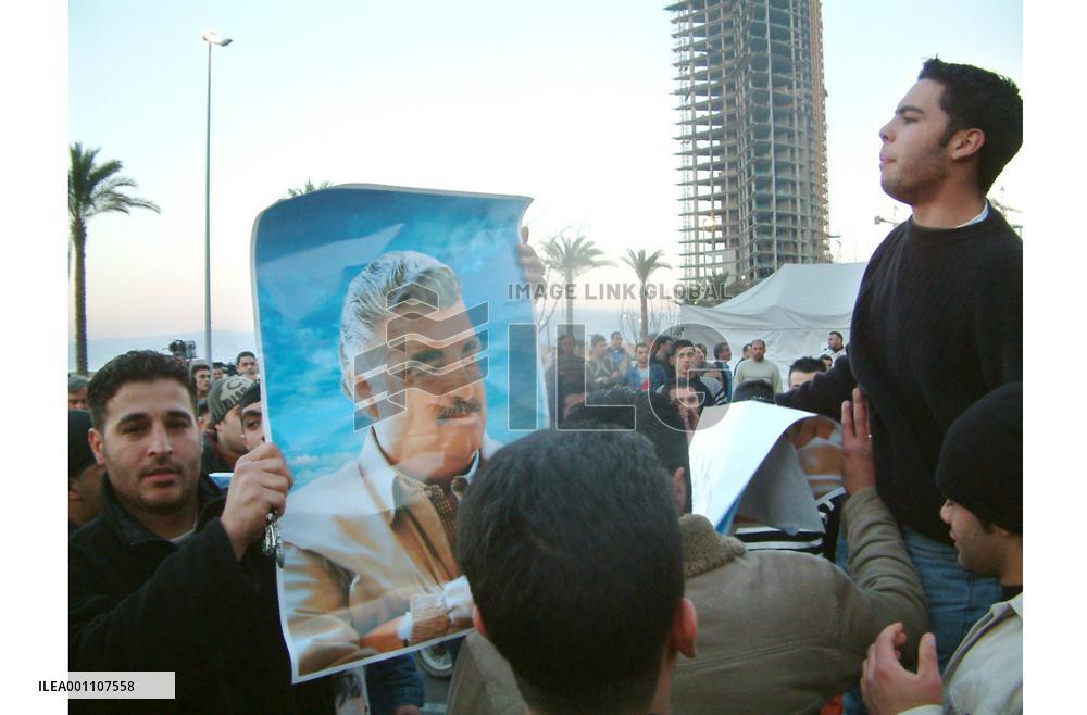 (2)Photos from Beirut car bomb site